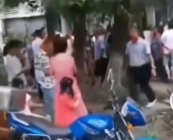 女儿坠楼身亡事件回顾与反思，痛心悲剧的启示